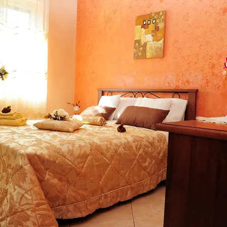 Gioiosa Vacation In Sicily With Private Fenced Pool & Hydro-massage Please Read, Leggete, Host Info Before Requesting Vila